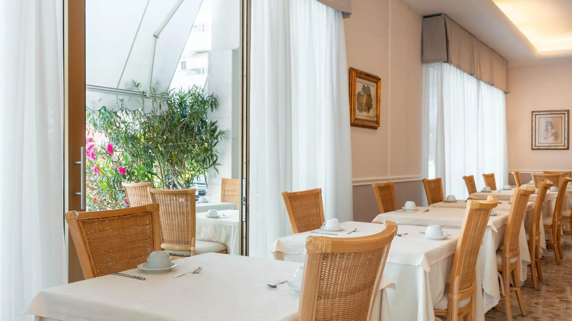 Hotel Altea Lido di Jesolo 3*,